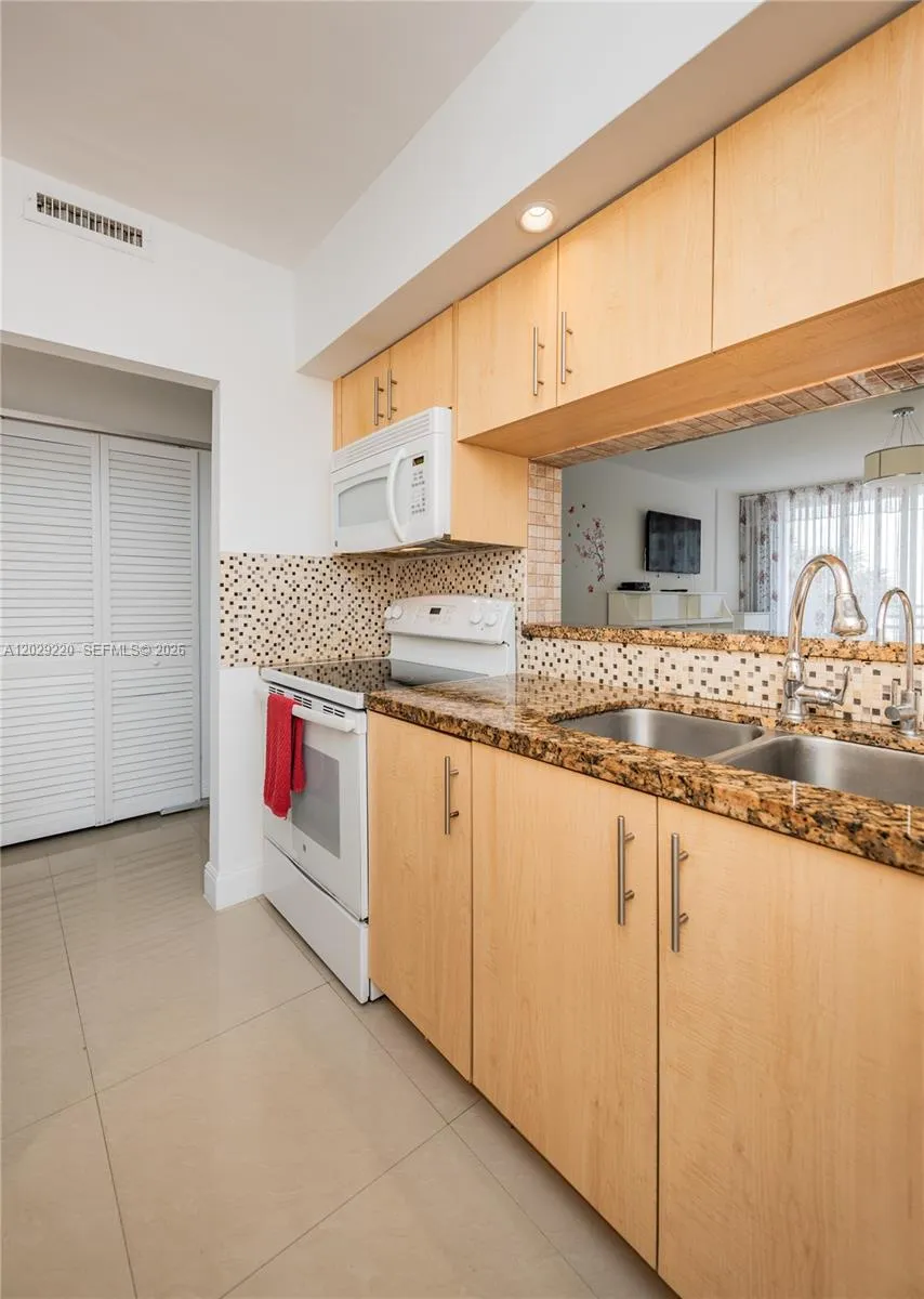 Kitchen/w installed Water Filter