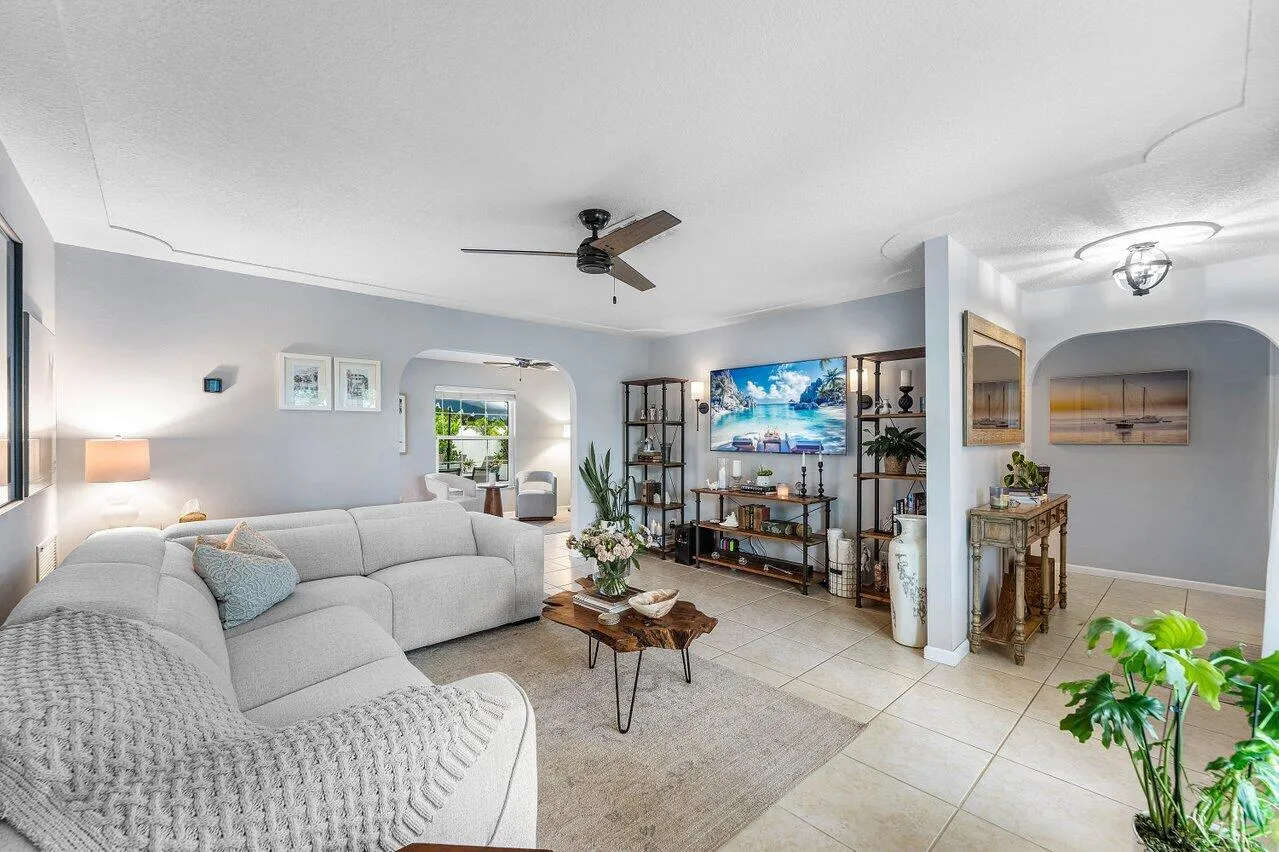 Spacious Living room