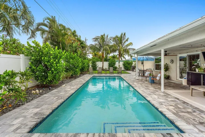 Longview of pool