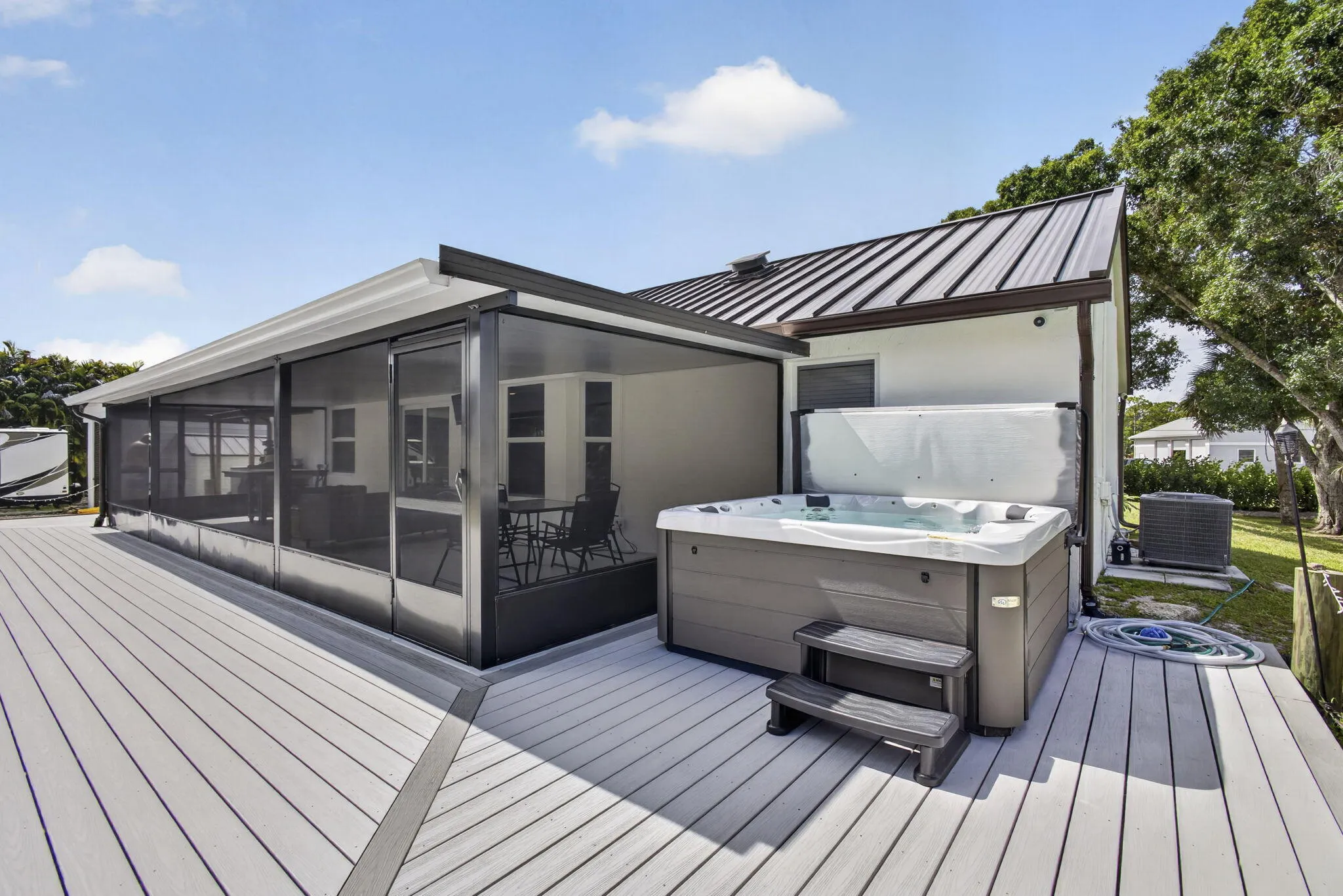 Deck/Spa