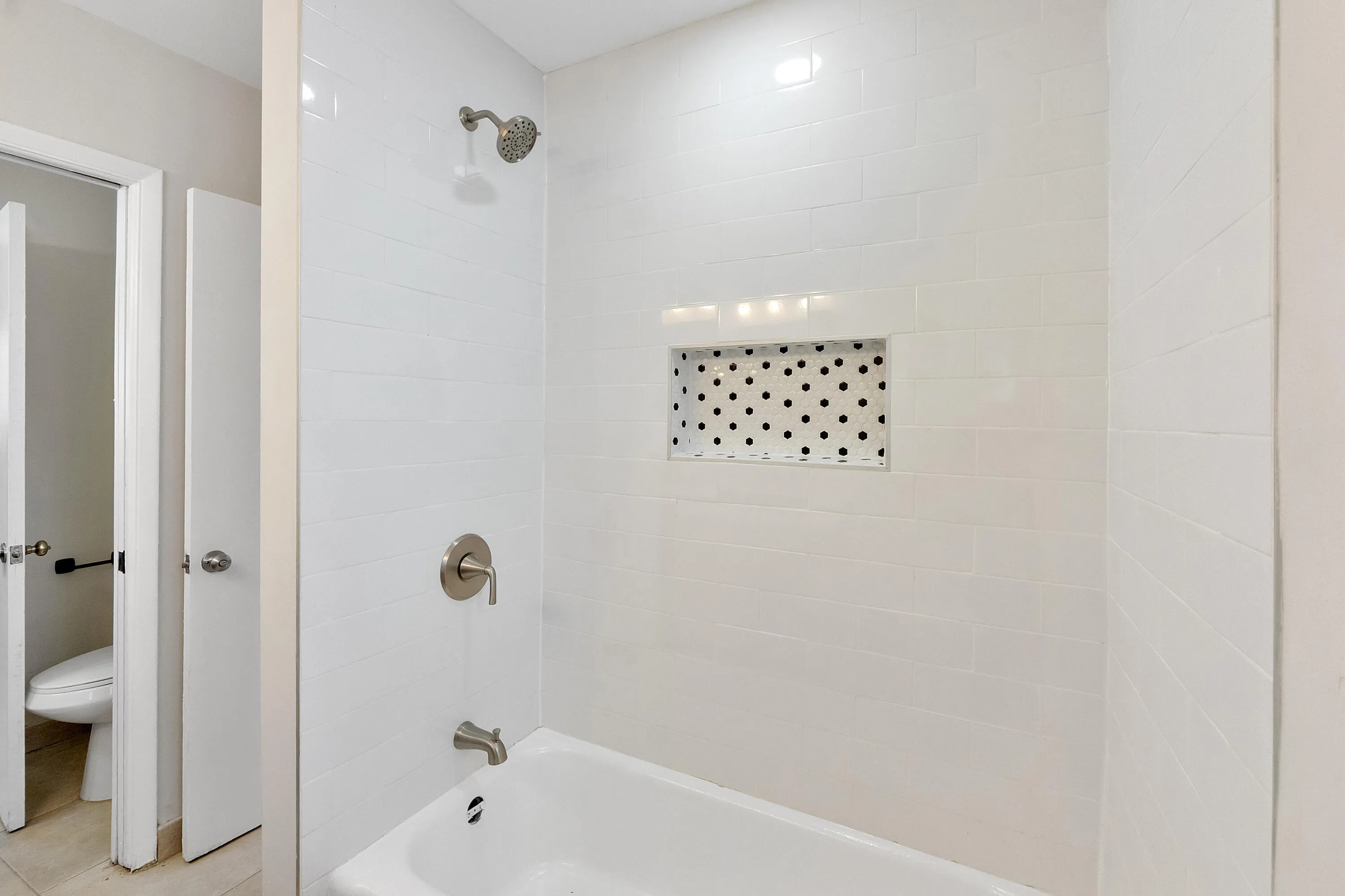 620_N_66th_Ave_012