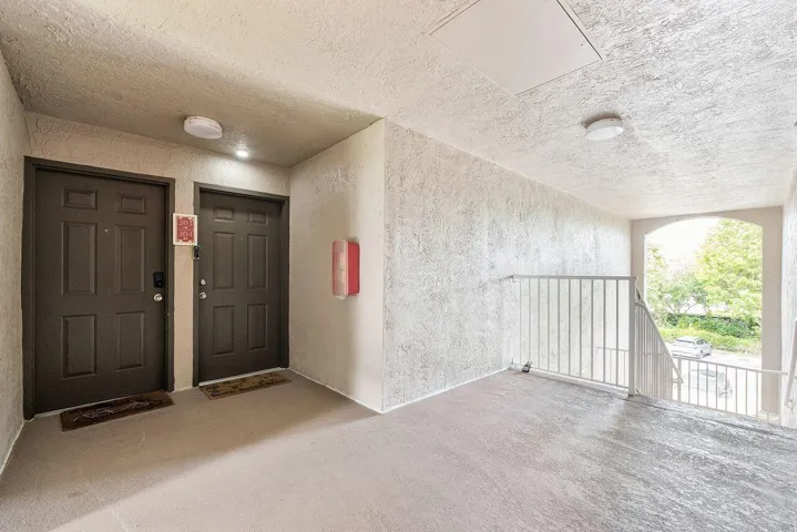 Entry door (right door)