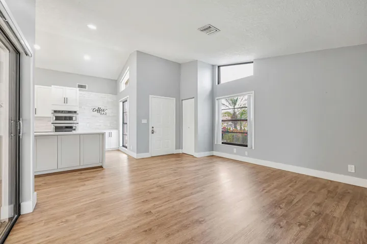 5-web-or-mls-21356-summertrace-cir