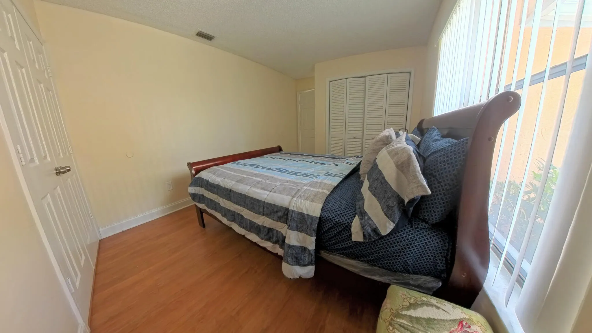 Bedroom 320250419_121308_00_184