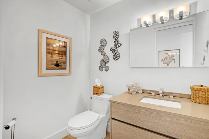 Guest 1/2 bathroom
