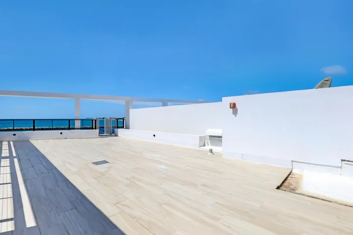private upper deck