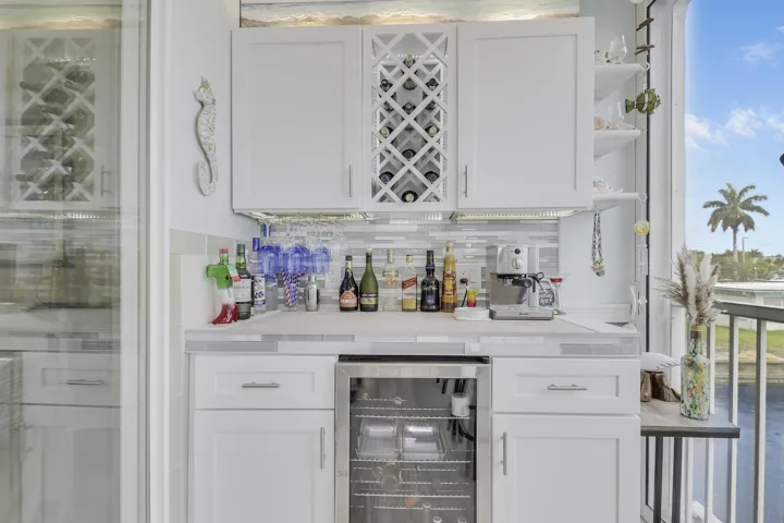 bar/mini fridge