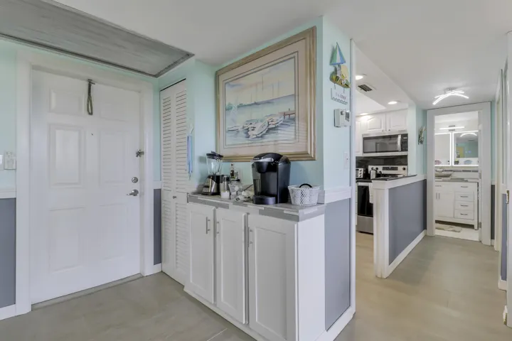 coffee bar/kitchen