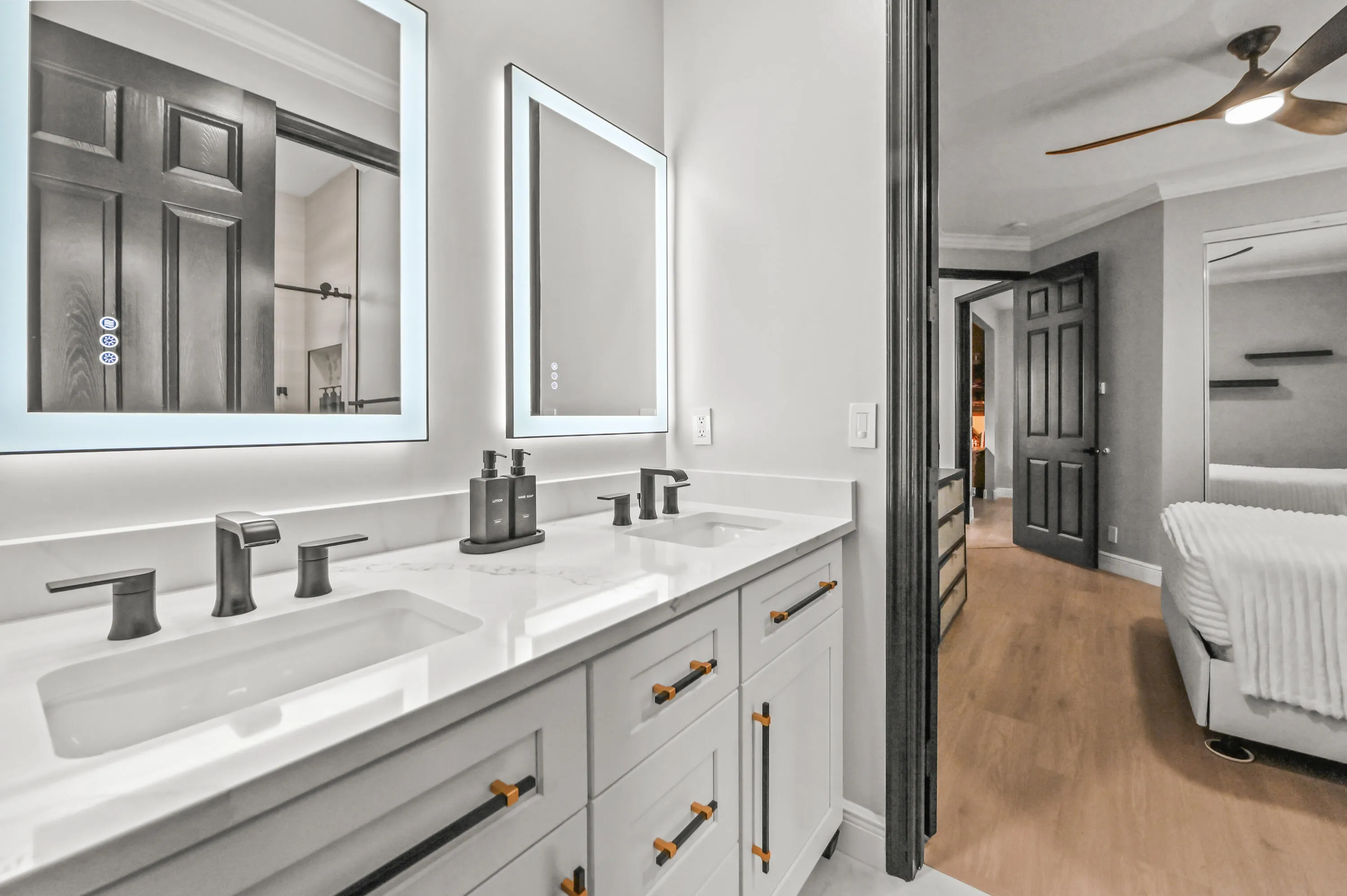 33 Bathroom 01