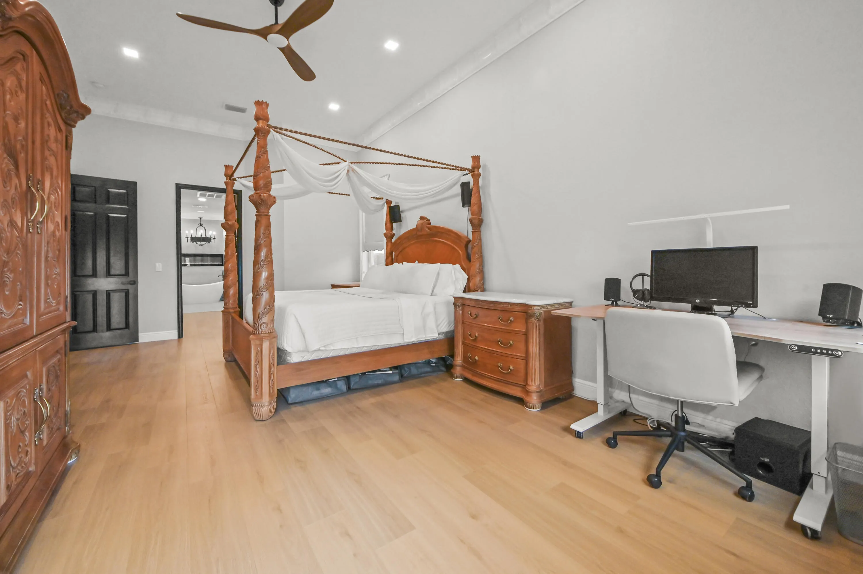 42 Bedroom 02