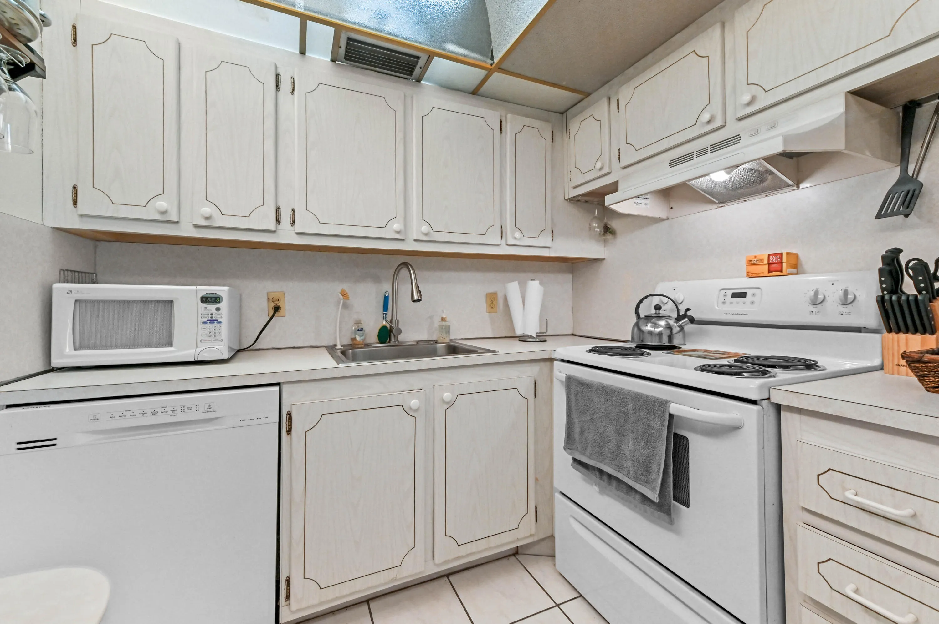 13 Kitchen 02