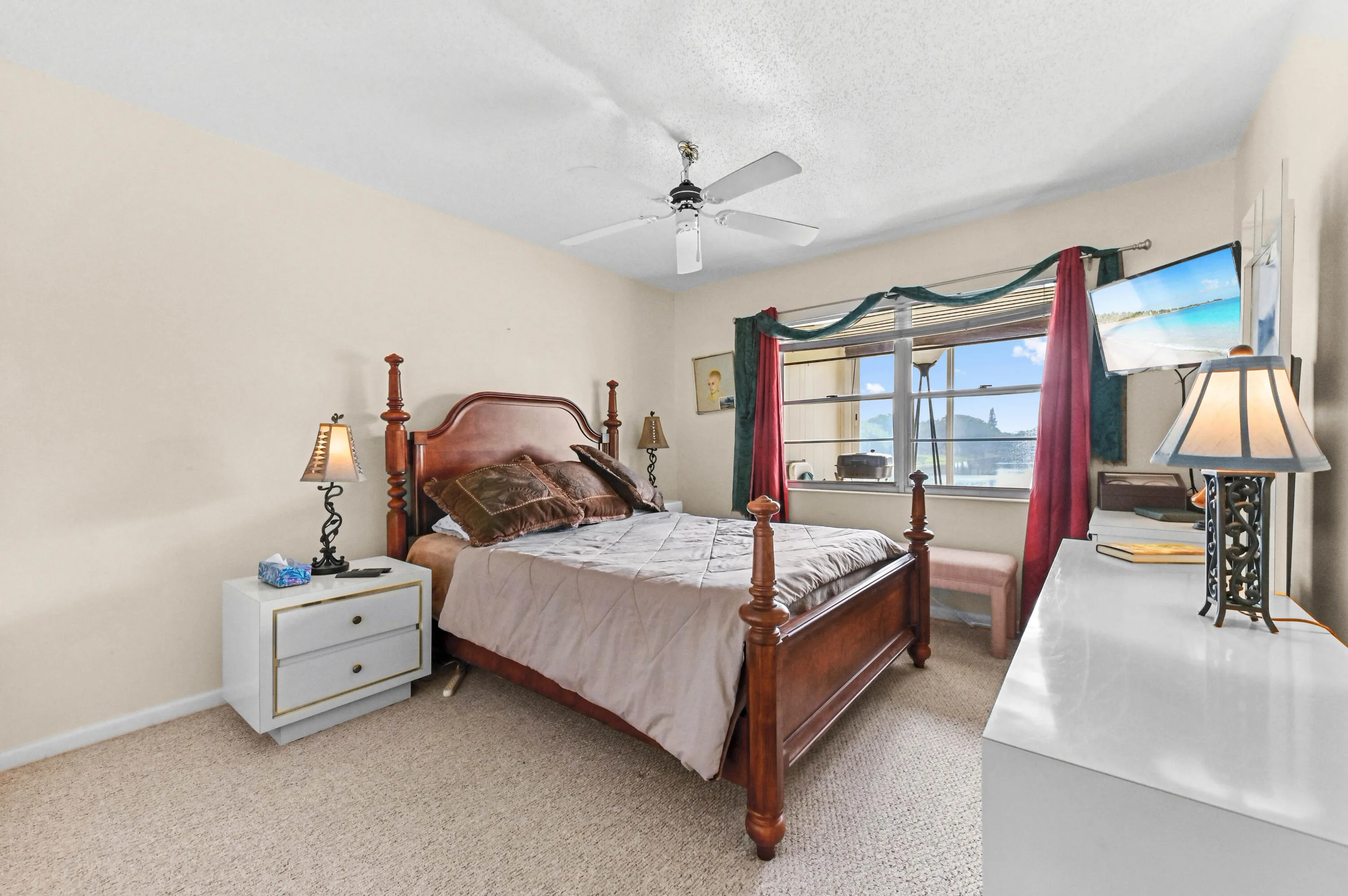 15 Bedroom 01