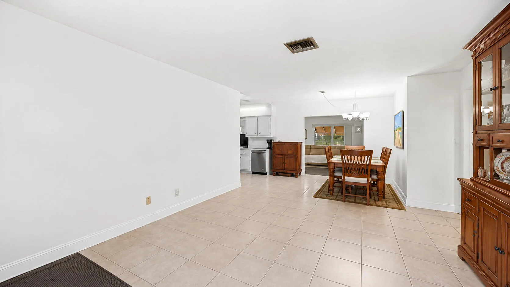 JPEG image-4761-9734-C9-0