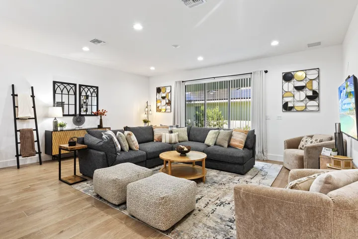 9-web-or-mls-601-sw-3rd-st