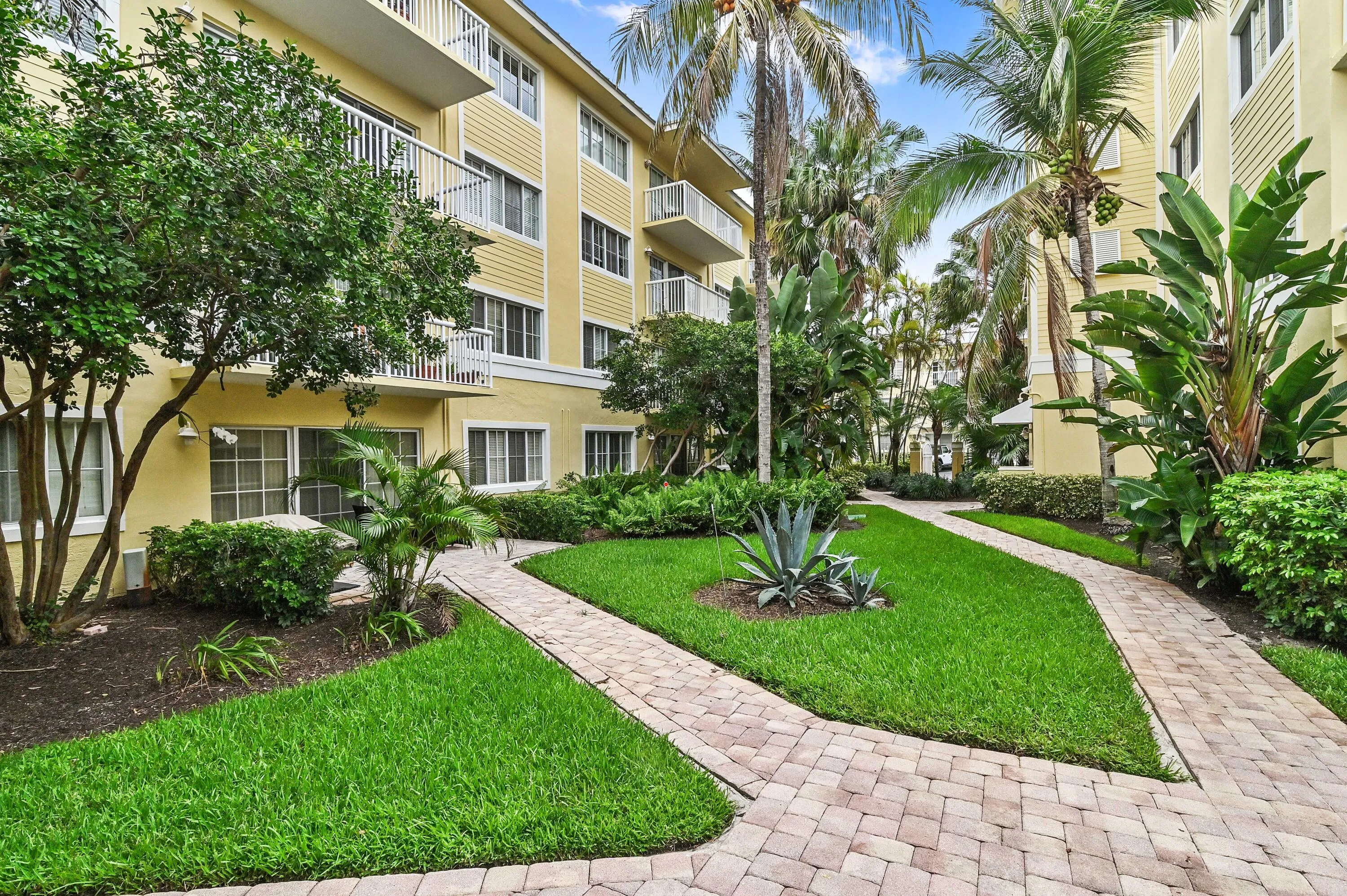 37 courtyard 01