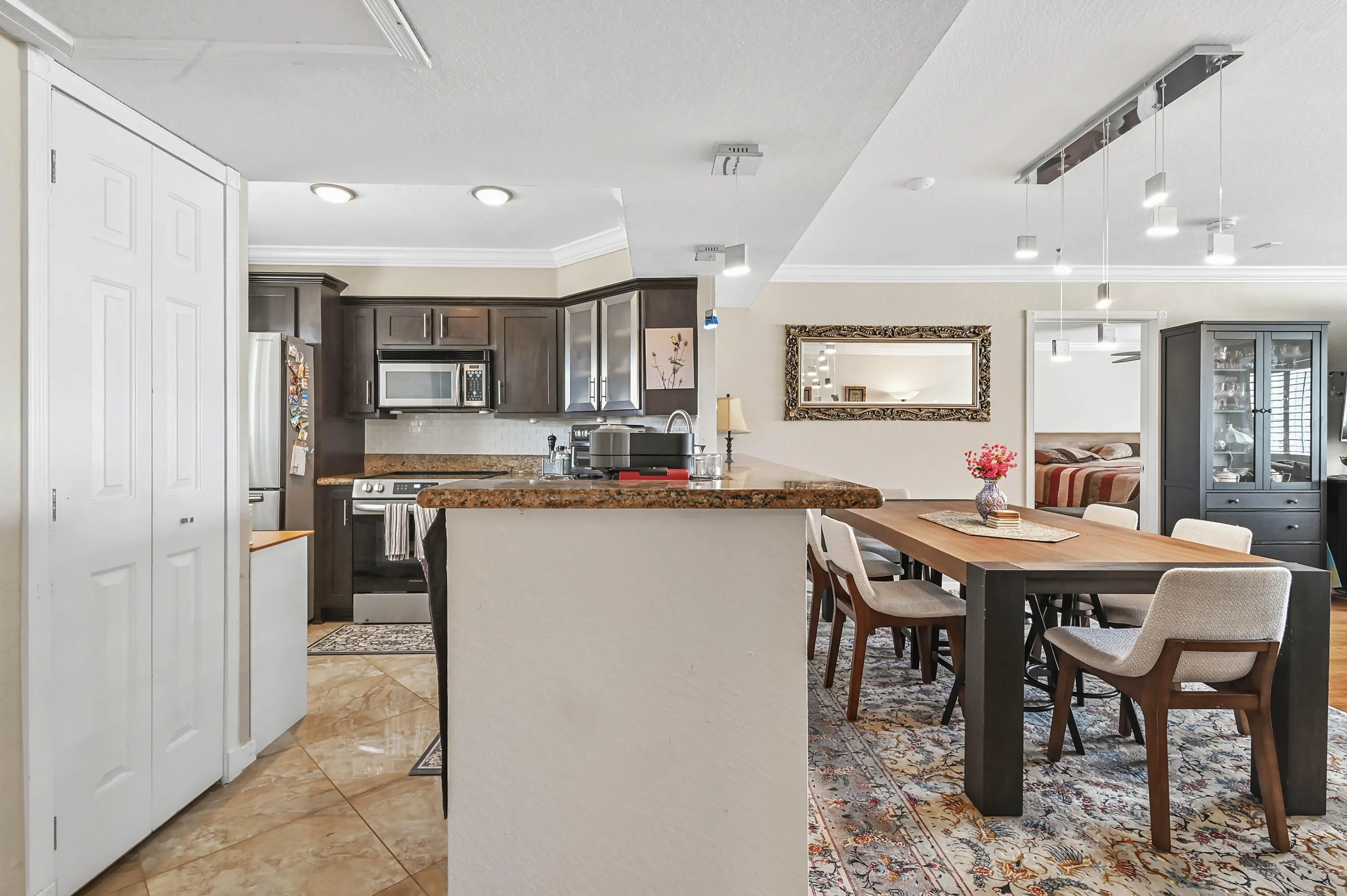 06 Kitchen dining 01