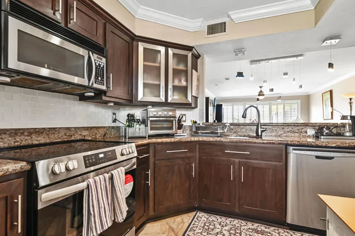 09 Kitchen 04