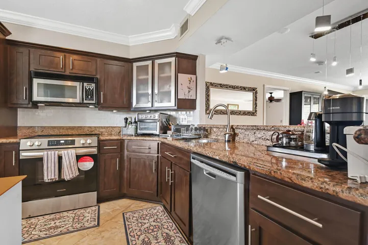07 Kitchen 02