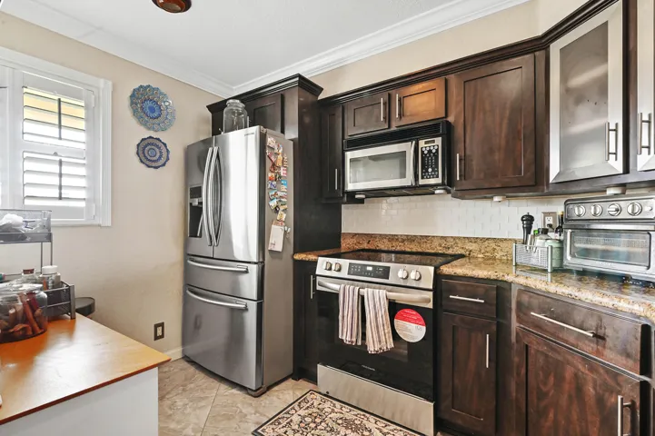 08 Kitchen 03