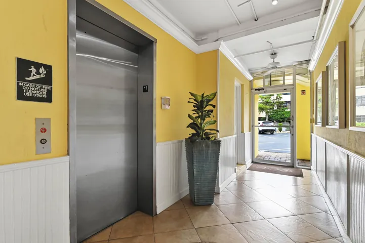 31 Elevators 01