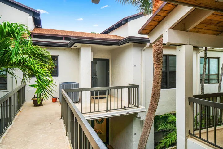 004-830GreenswardCourt-206H-DelrayBeach-
