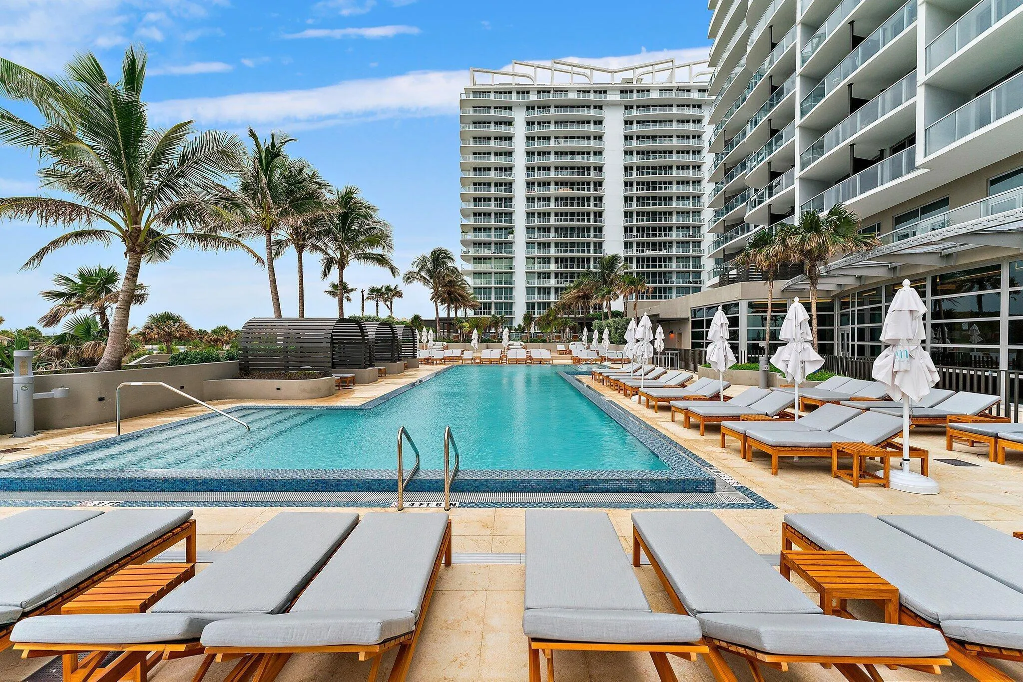 Hotel Pool