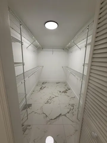 MASTER WALKIN CLOSETH