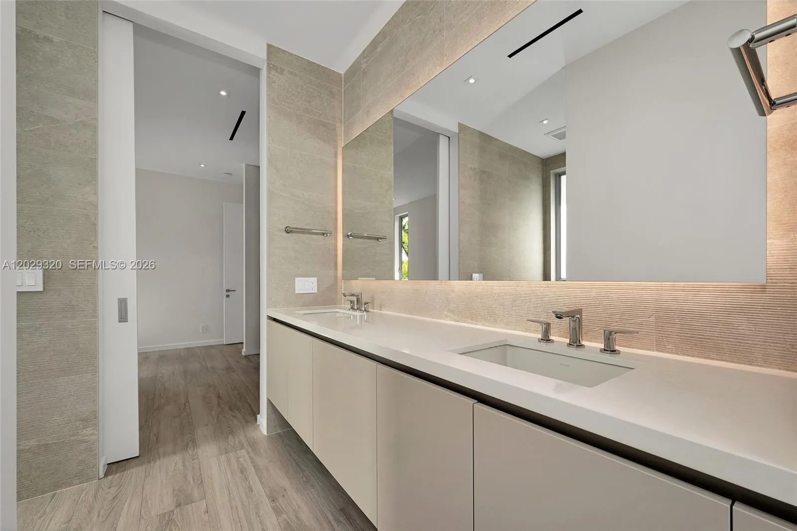 Property photo 100