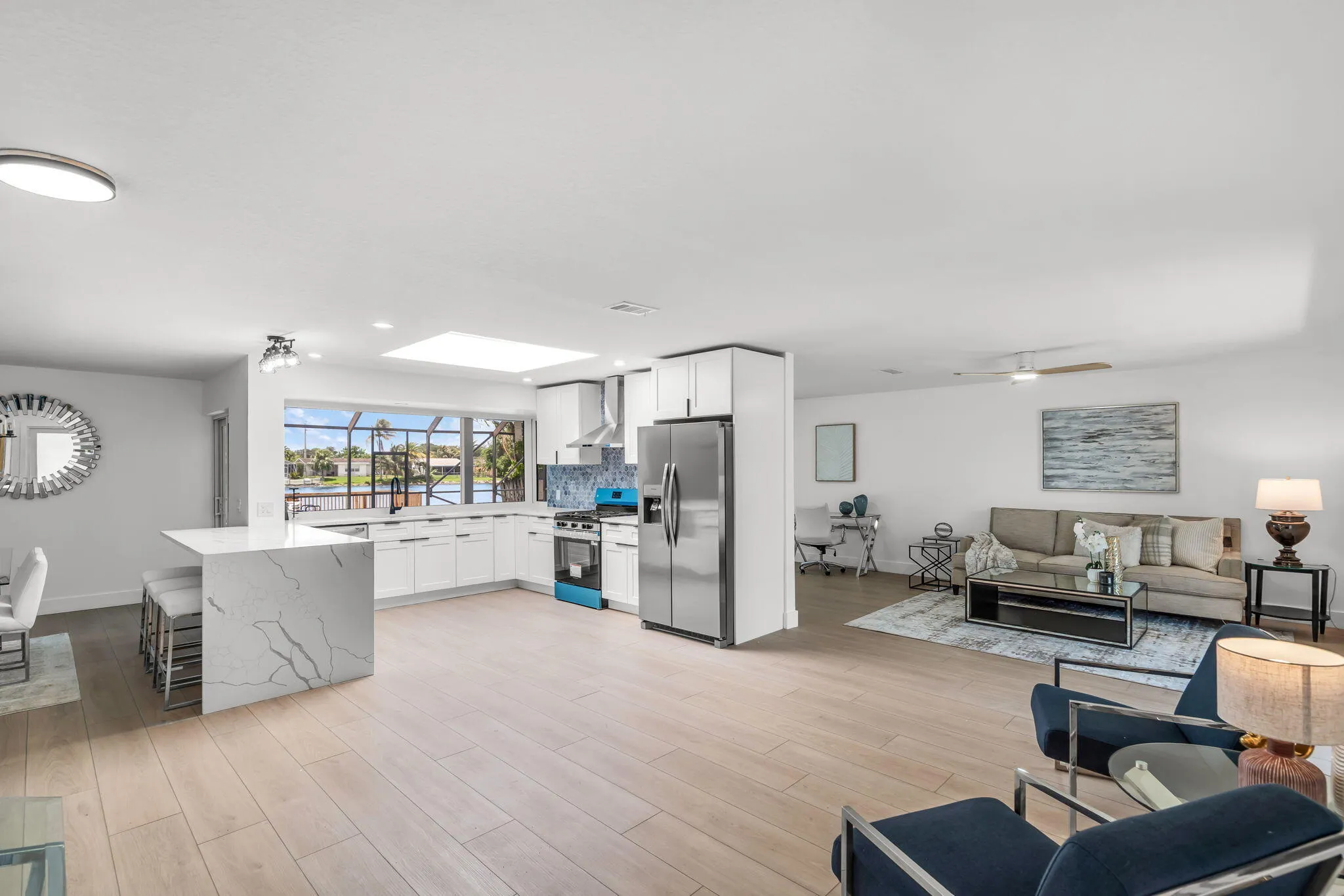 LivingArea/Kitchen