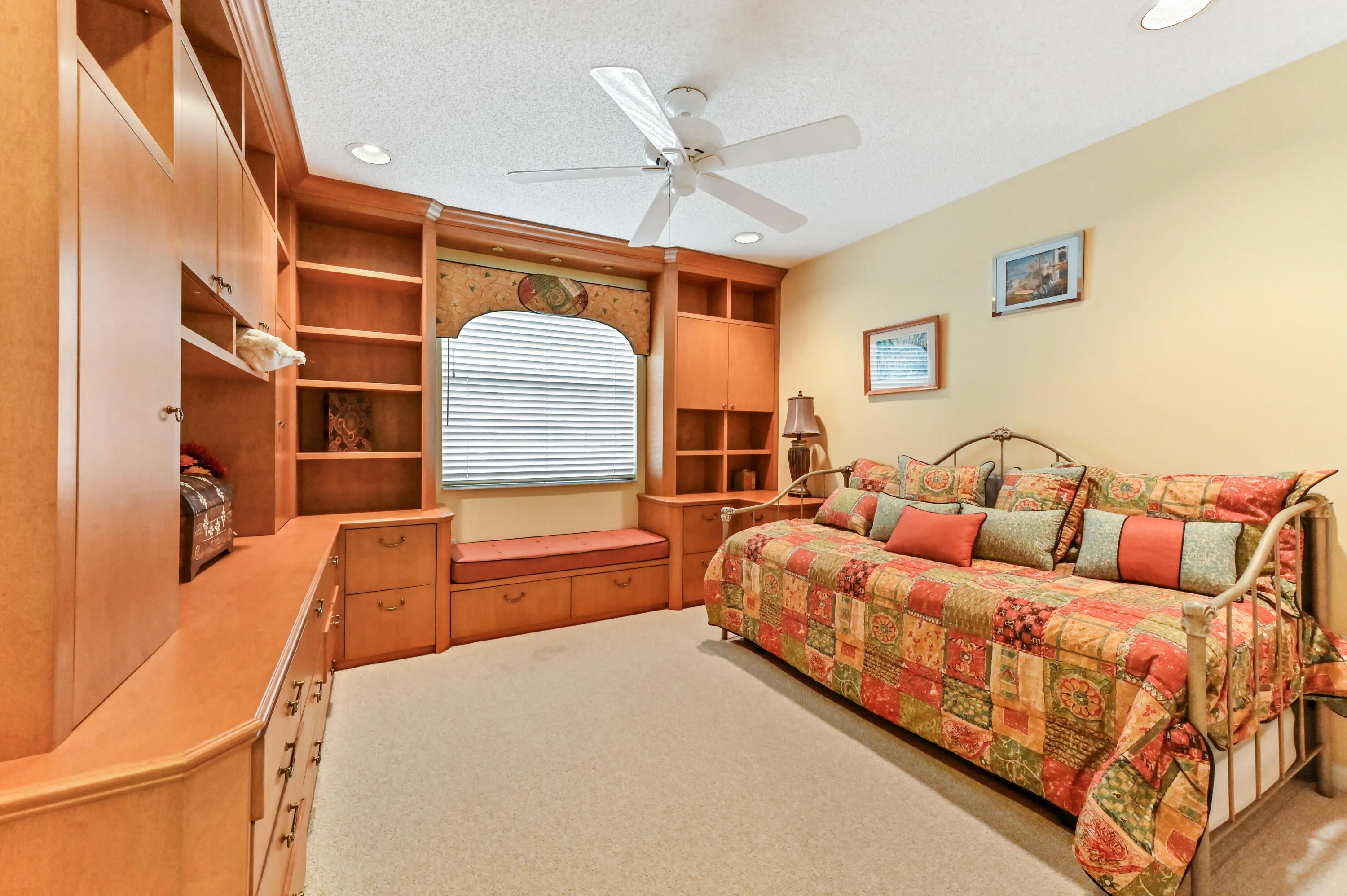 18 bedroom 01