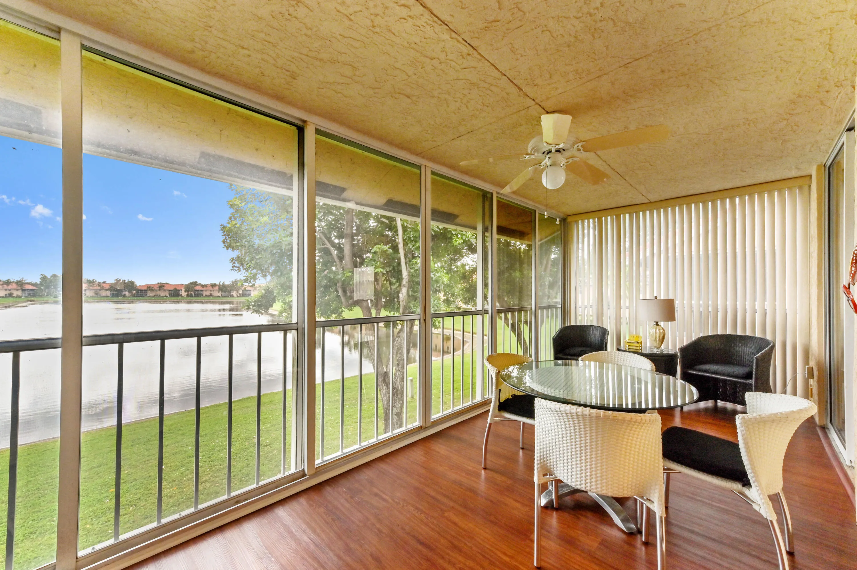 27 balcony 03
