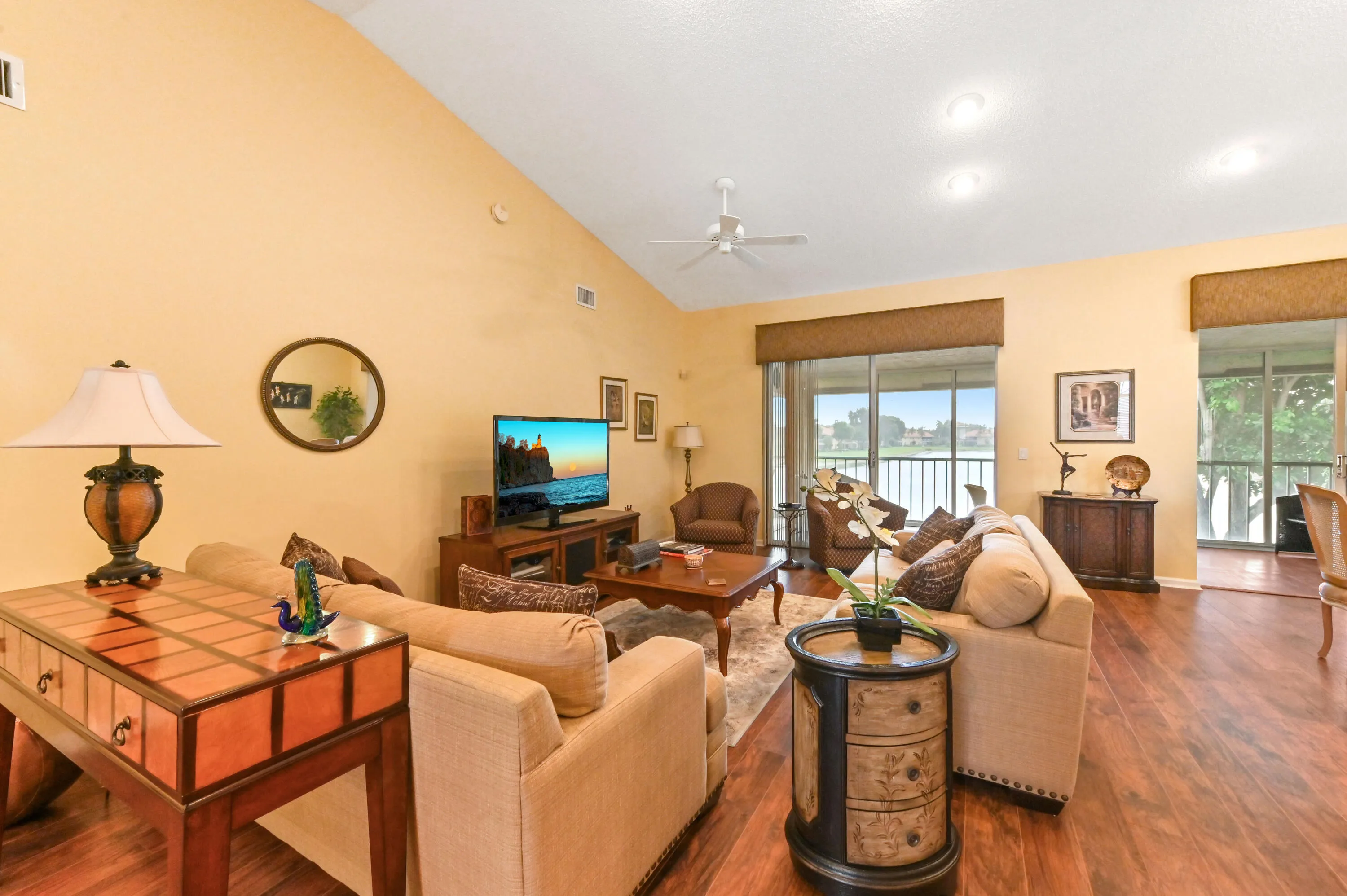 08 living room 02