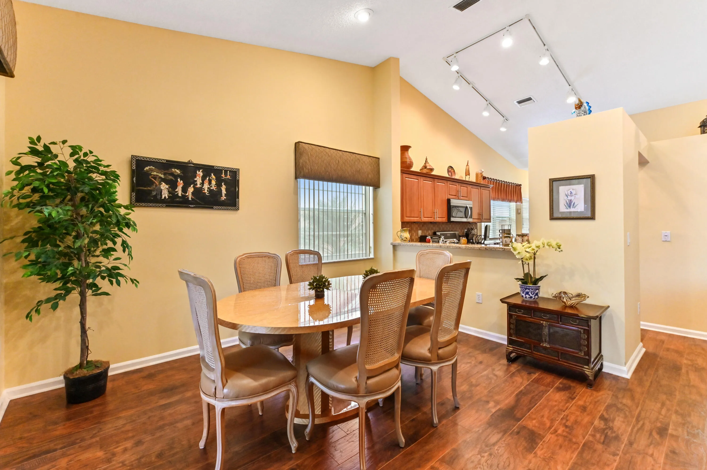 11 dining area 01
