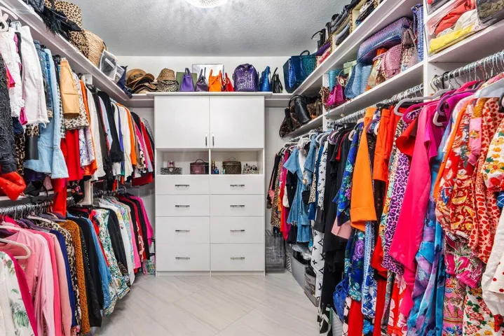 022-2893SouthwestGoldenglowDrive-PalmCit