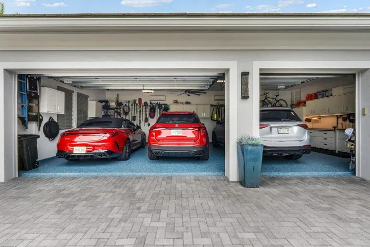 043-2893SouthwestGoldenglowDrive-PalmCit