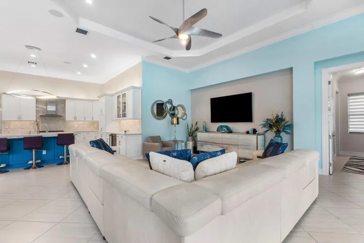 020-2893SouthwestGoldenglowDrive-PalmCit