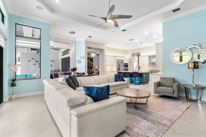 021-2893SouthwestGoldenglowDrive-PalmCit