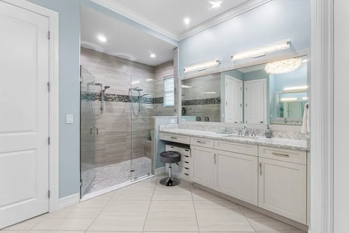025-2893SouthwestGoldenglowDrive-PalmCit