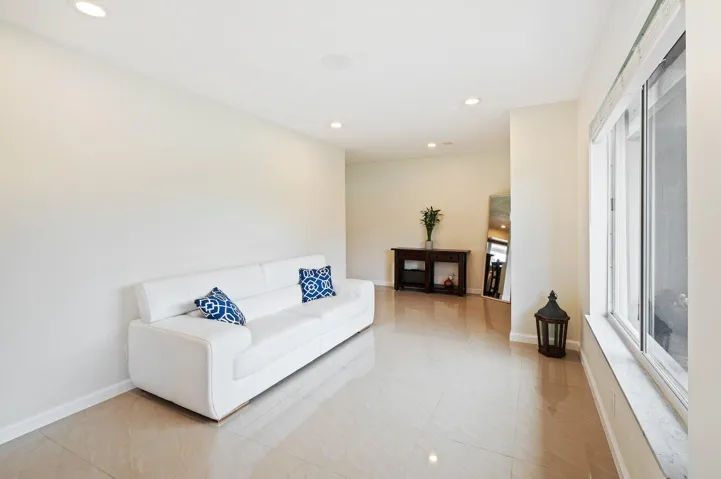 12-web-or-mls-6101-sw-9th-st