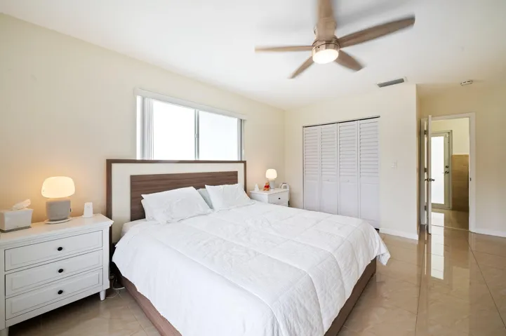 17-web-or-mls-6101-sw-9th-st