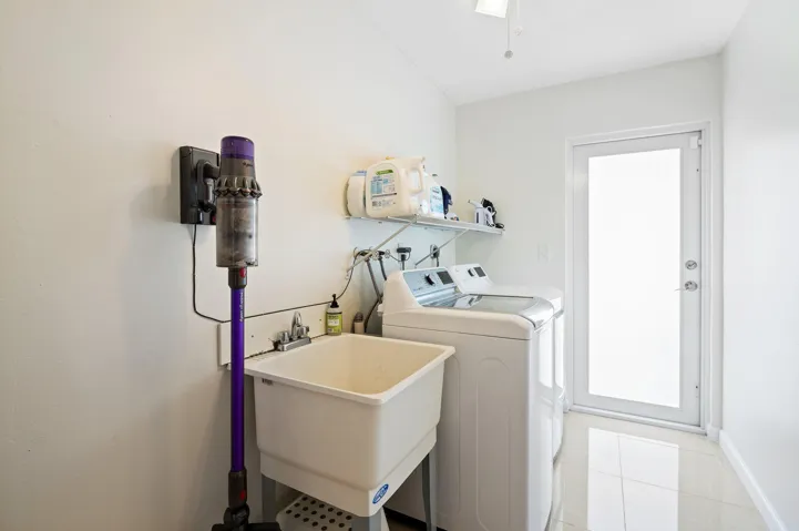 24-web-or-mls-6101-sw-9th-st