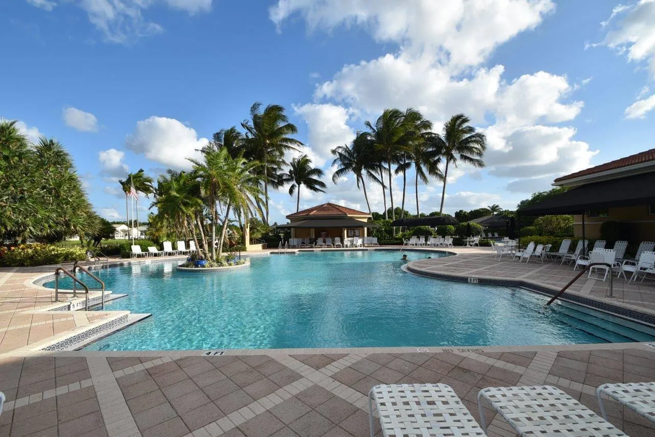 Plenty of space for pool walking!