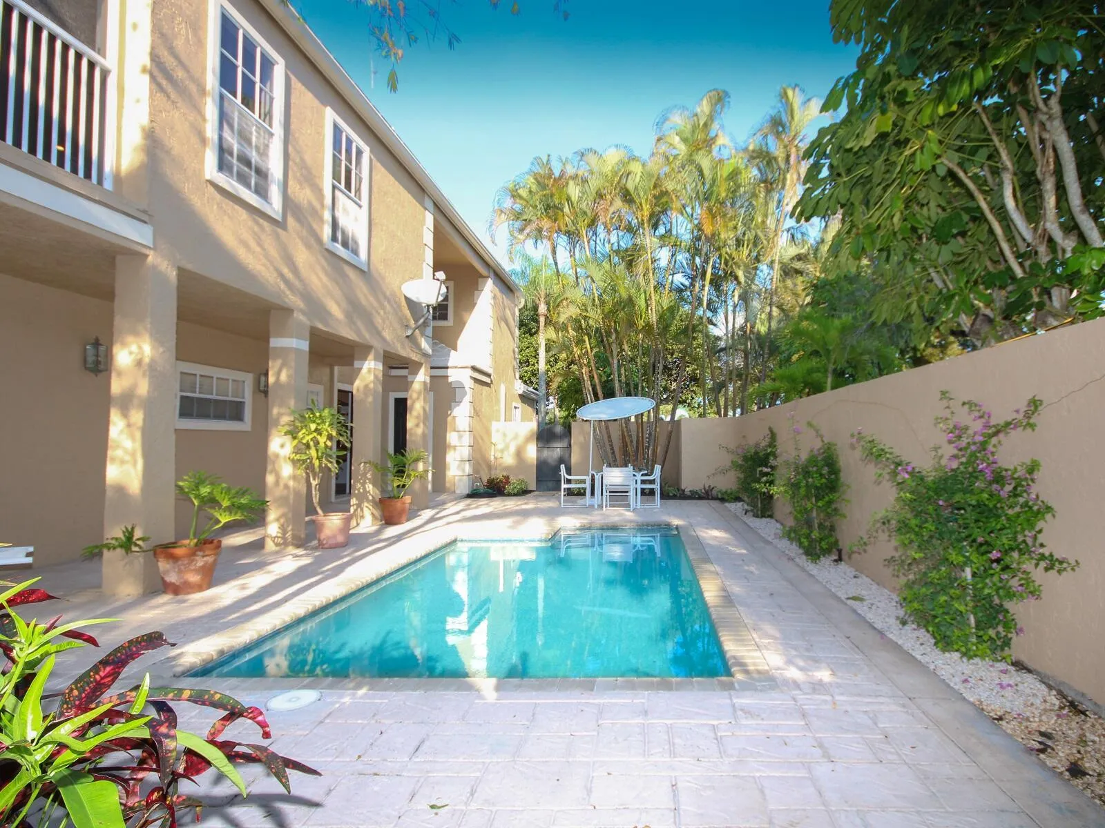 6 Pool Patio