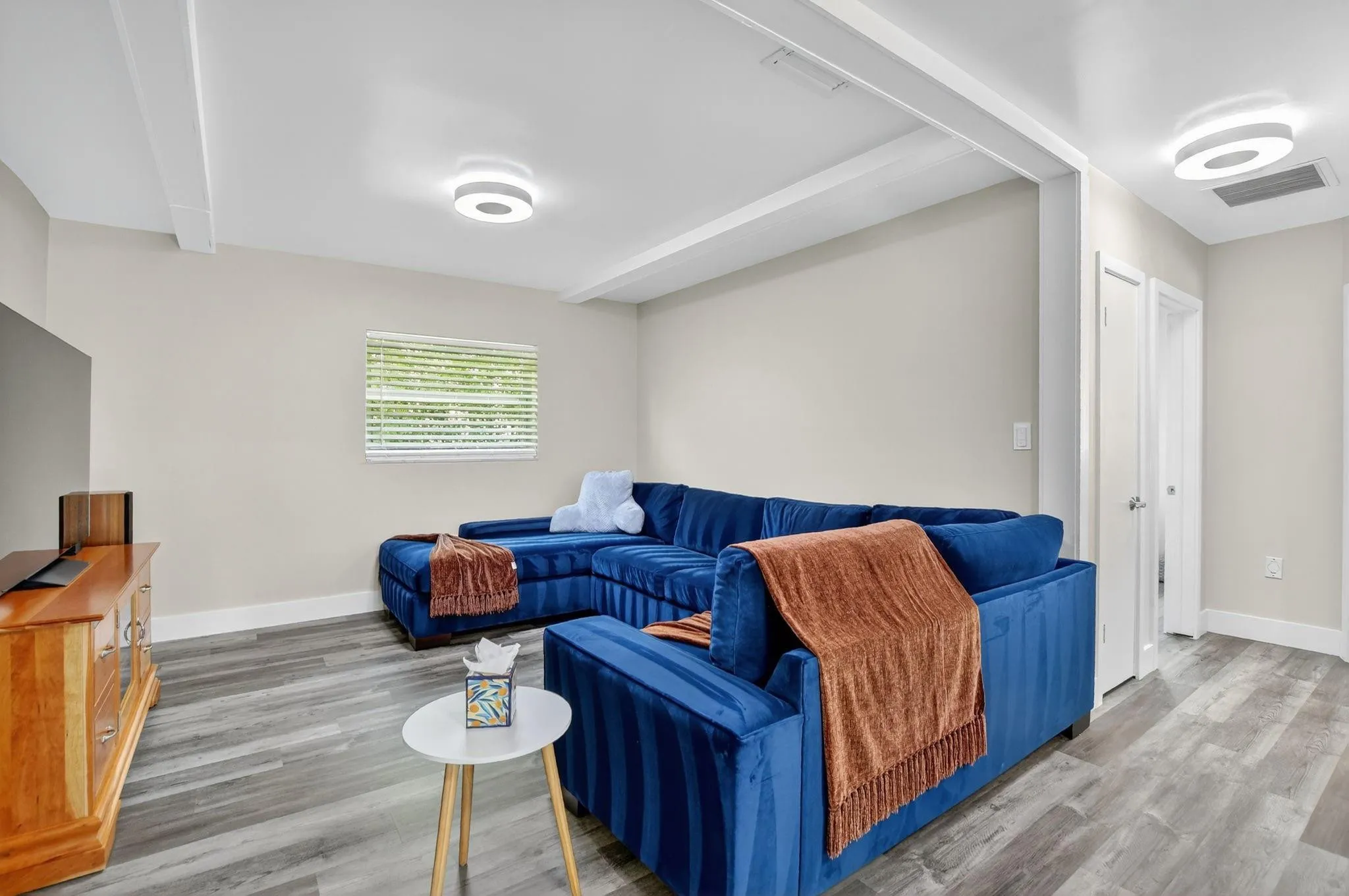 Spacious den that could be converted to a 4th bedroom