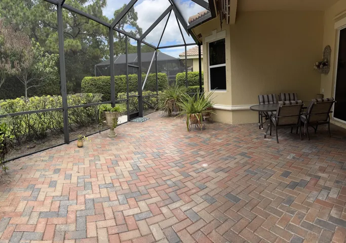 /screened Enclosure area