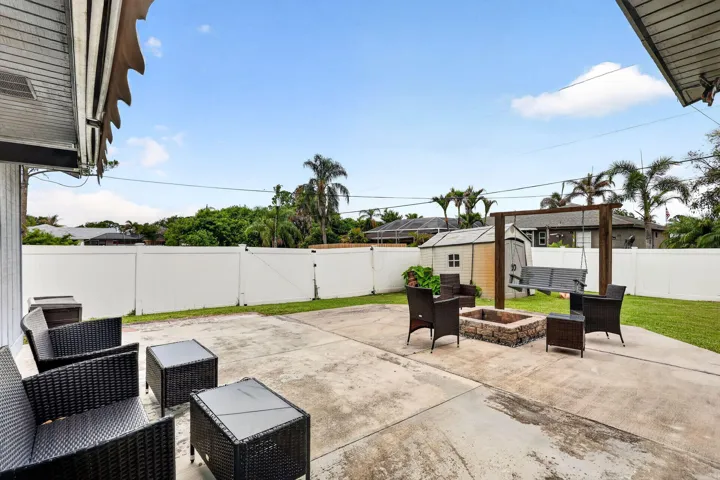641 SE Streamlet Ave Back Yard And Patio