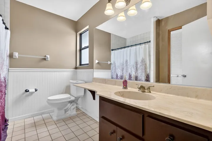 641 SE Streamlet Ave Master Bath