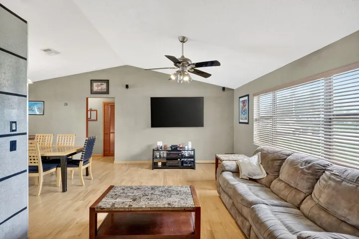 641 SE Streamlet Ave Living Room