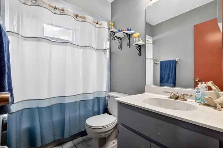 641 SE Streamlet Ave Bathroom #2