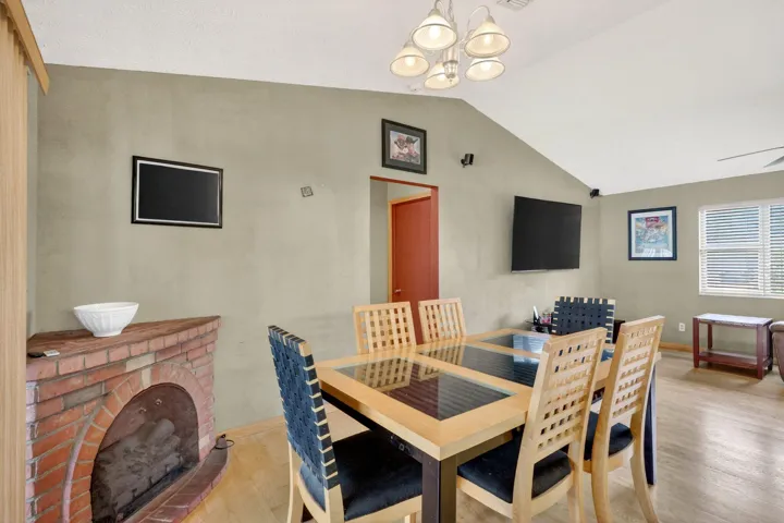 641 SE Streamlet Ave Dining Room